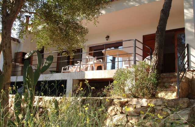 Villa with garden, in the heart of the hills, 10 minutes from the beach