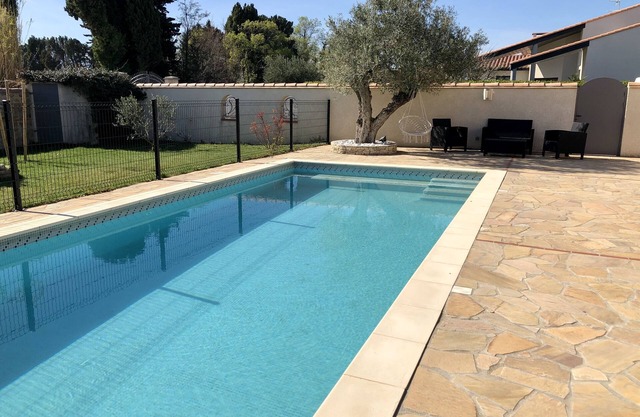 Villa with pool: modern and spacious - 12 travellers