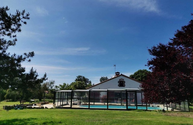 Villa with pool, close to the sea