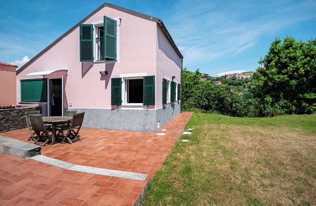Villa 'Zafferano' with Sea View, Wi-Fi and Air Conditioning