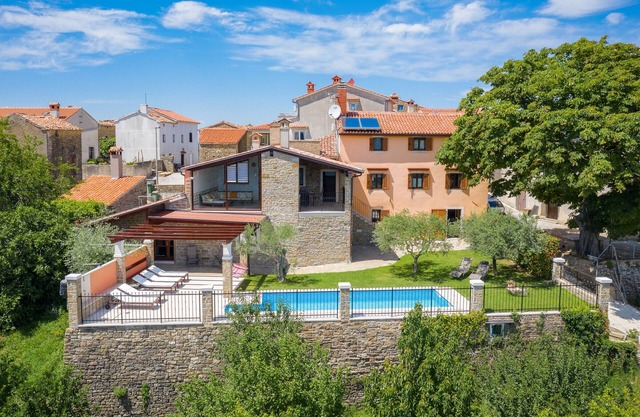 Villa Zamask for 7 people in Central Istria with jacuzzi & sauna