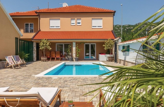Villa Zara with heated hydro-massage pool
