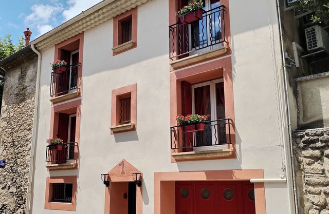 Village house between Orange and Avignon
