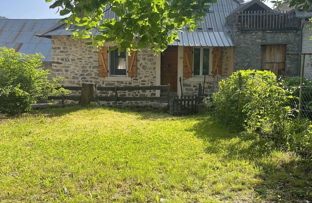 Village house in 04 with garden, very comfortable with many leisure activities