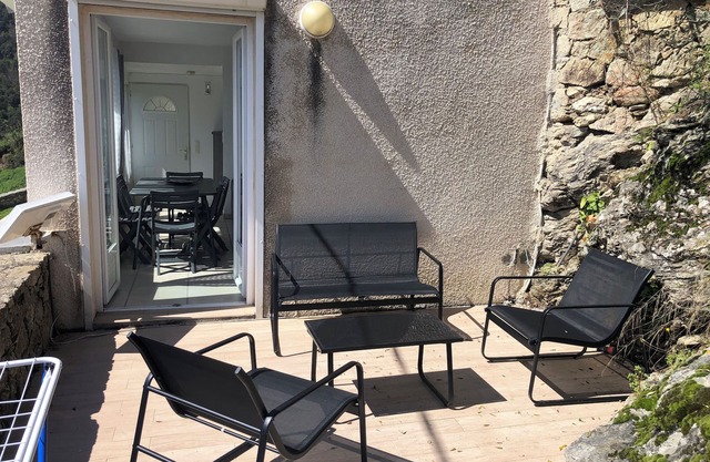 Village house with sea and mountain views, pets welcome!