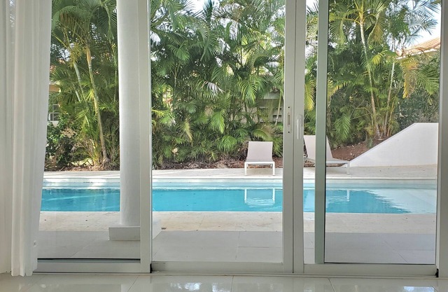 VillaTracey! Modern Sosua 4BR/4BA OcnView Pool Jacuzzi Maid Walk to Town & Beach