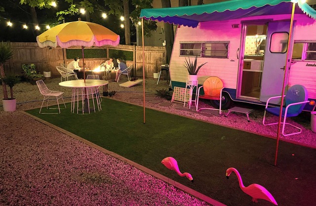 Vintage Glamper Oasis in Downtown Dover, walk to downtown and Henry Law Park