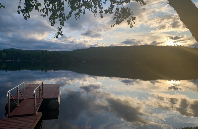 Vintage Rustic Cottage on Brettun’s Pond, boat accessible, PET FRIENDLY!