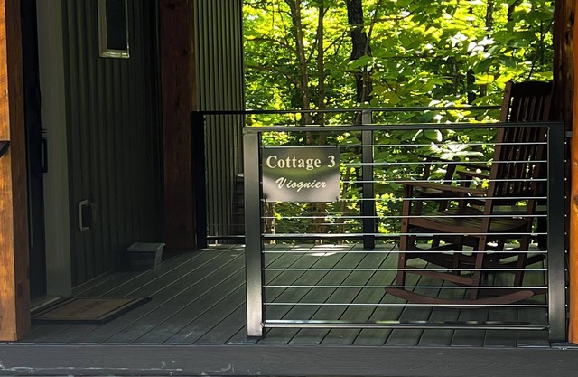Viognier-Newly Constructed Cottage at Jones von Drehle with Master Suite