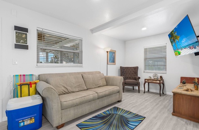 Walk To Beach, North End Restaurants, Night Life Steps Away!