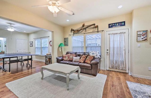 Walk to Lake Townhome with Hot Tub in Afton!