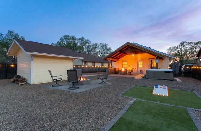 Walking distance from downtown - Close to local Lakes - Large backyard - Hot Tub