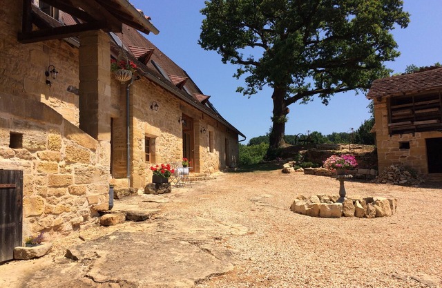 Walnut Barn Charming Self Catering property & pool, ideal for families & couples
