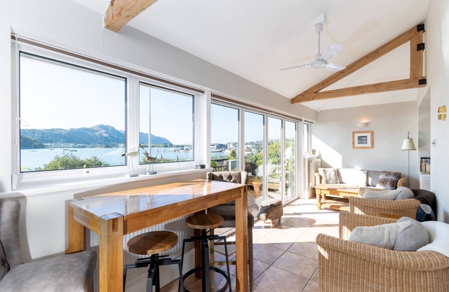 Walton - Three Bedroom Cottage, Sleeps 5