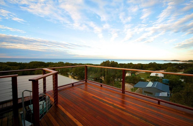 Wanyari-great views with whale watching decks