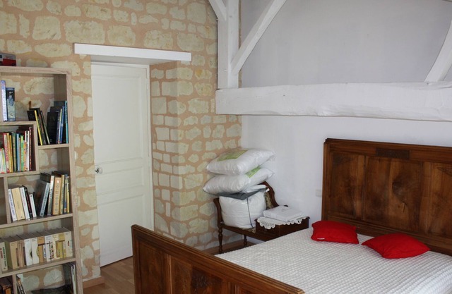 Warm, typical gîte, completely renovated