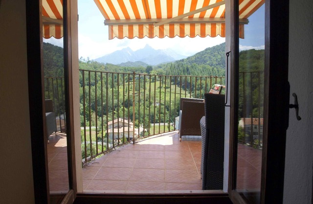 Warm Tuscan castle apartment