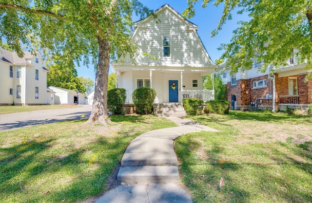 Warrensburg Home, Close to Downtown!