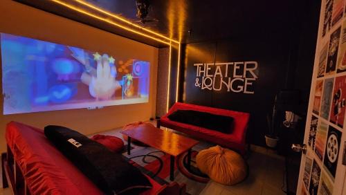 Watch Eat Movieroom
