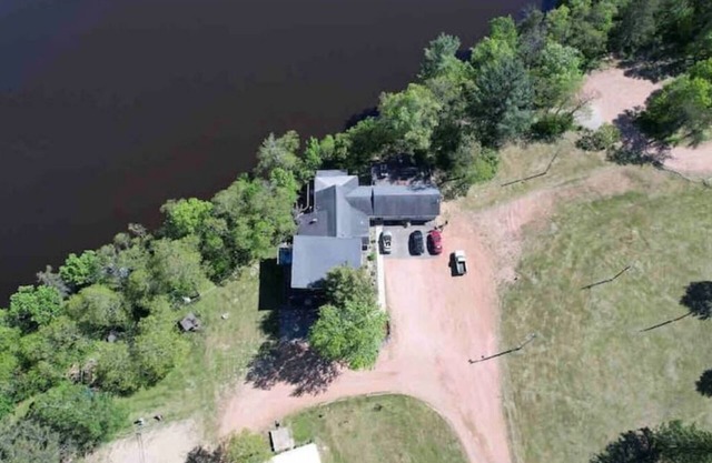 Water front South RV site right on the lake.