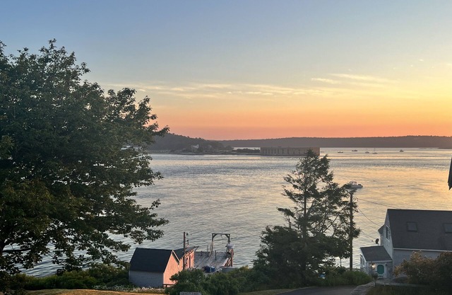 Water views! Private community beach! Pet friendly