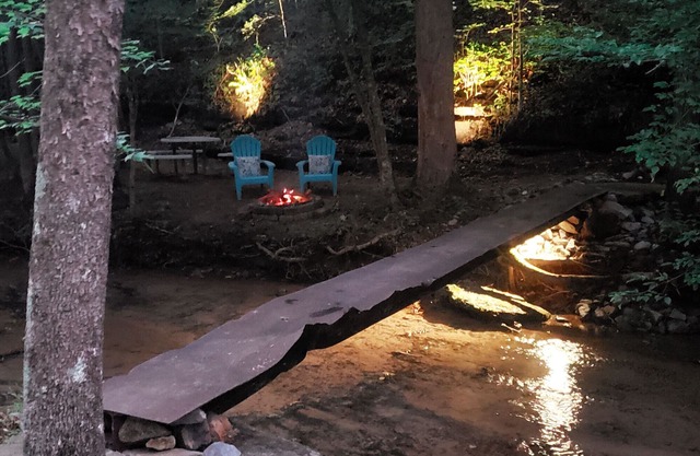Waterfall Suite- Private Secluded Loft in Lyles