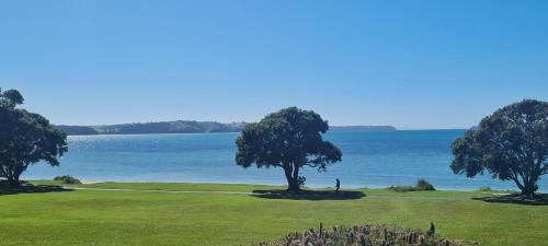 Waterfront Charm - Snells Beach Holiday Home