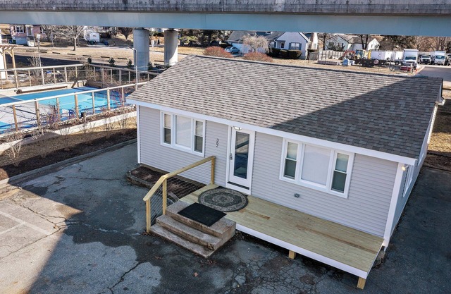 Waterfront Escape- 3BR Coastal Cottage w/Boat Launch & Near Niantic Main Street