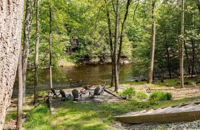 Waterfront family cabin, near falls, golf, ski resorts, hiking, fishing & more!