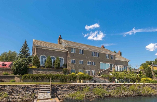 Waterfront Mansion with River & Mountain View, 40 Minutes from Montreal