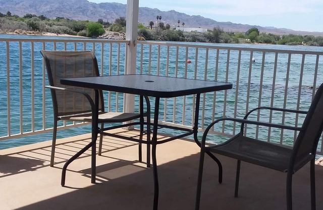 WATERFRONT,PRIVATE BOAT RAMP ,SANDY BEACH GATED COMMUNITY, 3 BEDROOM & 2 BATH