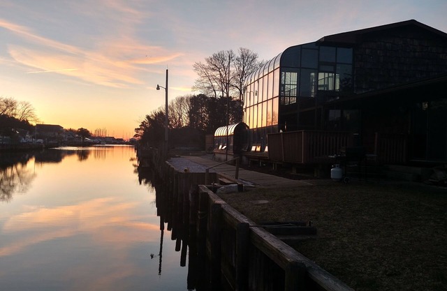 Waterfront with HUGE bulkhead, Minutes to Bay and Beach, Kayaker's Paradise