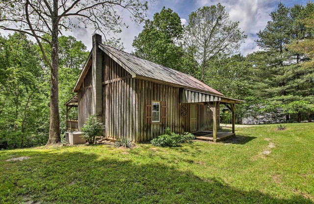 Waters Edge Retreat w/Deck on Patoka Lake!