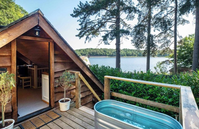 Waterside Edge with Hot Tub