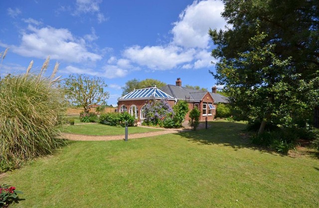 Waxwings - Two Bedroom House, Sleeps 4