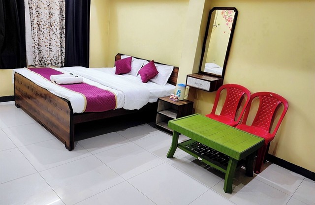 We provide best rooms at affordable prices, with all attractions in varanasi .