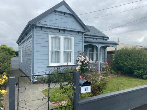 Wee Blue BnB- Central Cosy Villa