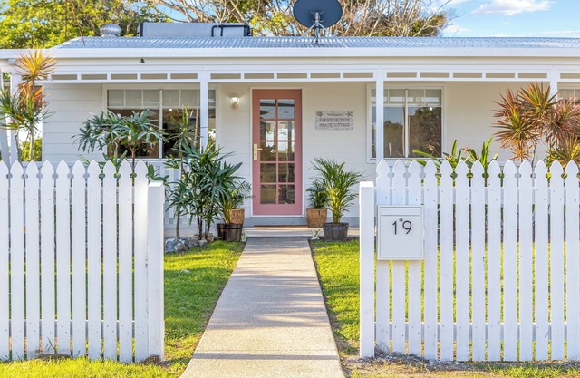 Welcome to Farnborough Beach Cottage!