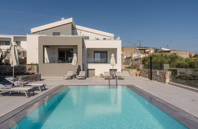 Welcome to our new villa 'Green' with its magnificent view and natural beauty!