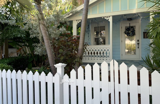 Welcome to Parrot Dice! An Old Town tropical oasis with a private heated pool.