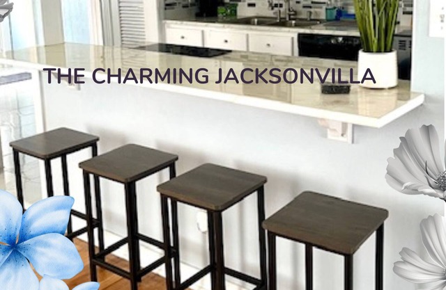 Welcome to The Charming Jacksonvilla 2-bedroom house great location!