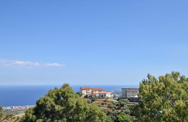 Welcome to this vacation apartment with sea view near Gioia Tauro.
