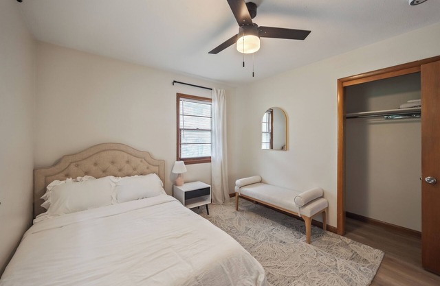 Welcome to Tiny's House. Your 3 Beds, 1 Bathroom Cozy Retreat in Des Moines