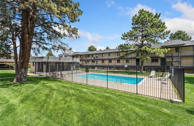 Welcome to your charming 1-bedroom, 1-bathroom condo