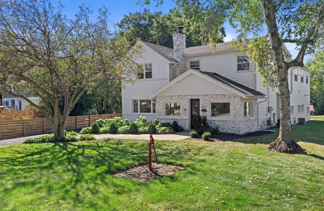Well Appointed Home- Large Patio + Steps to Lake & Summer Activities 😎 🌊