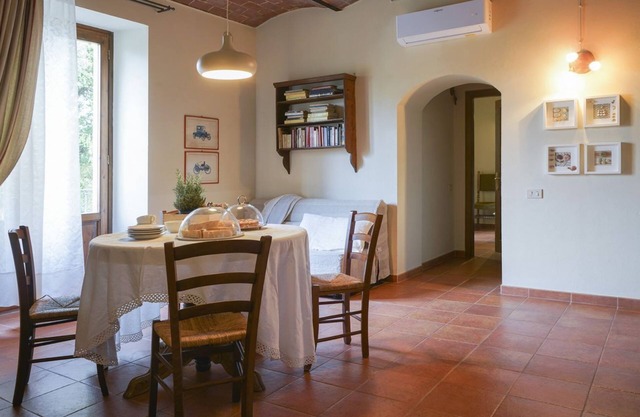 Well furnished apartment with air conditioning a few kilometers from the sea