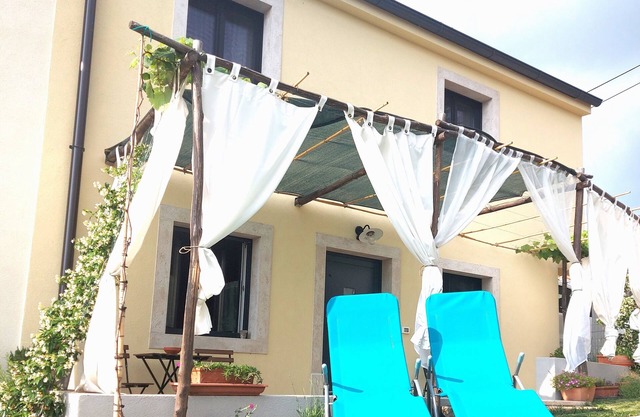 Well house,10 km from the sea, cozy house with a well in the living room
