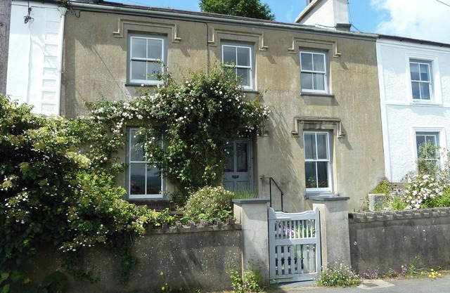 WENALLT, pet friendly, character holiday cottage in Porthmadog