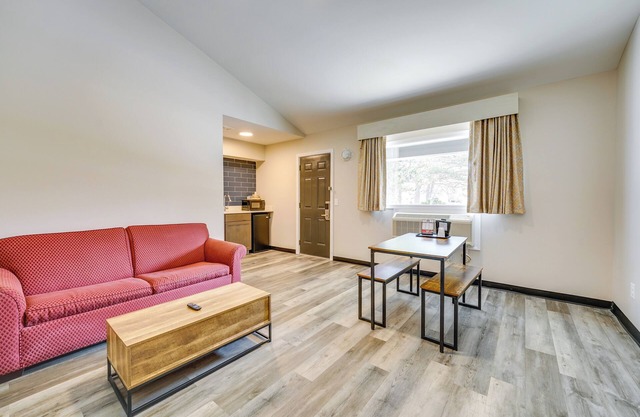 WFH-Friendly Studio Near Lighthouse Beach!