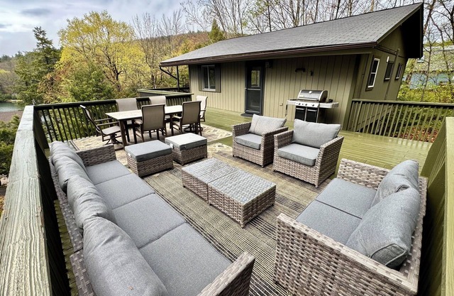 Whispering Pines - Your Stylish Nature Retreat